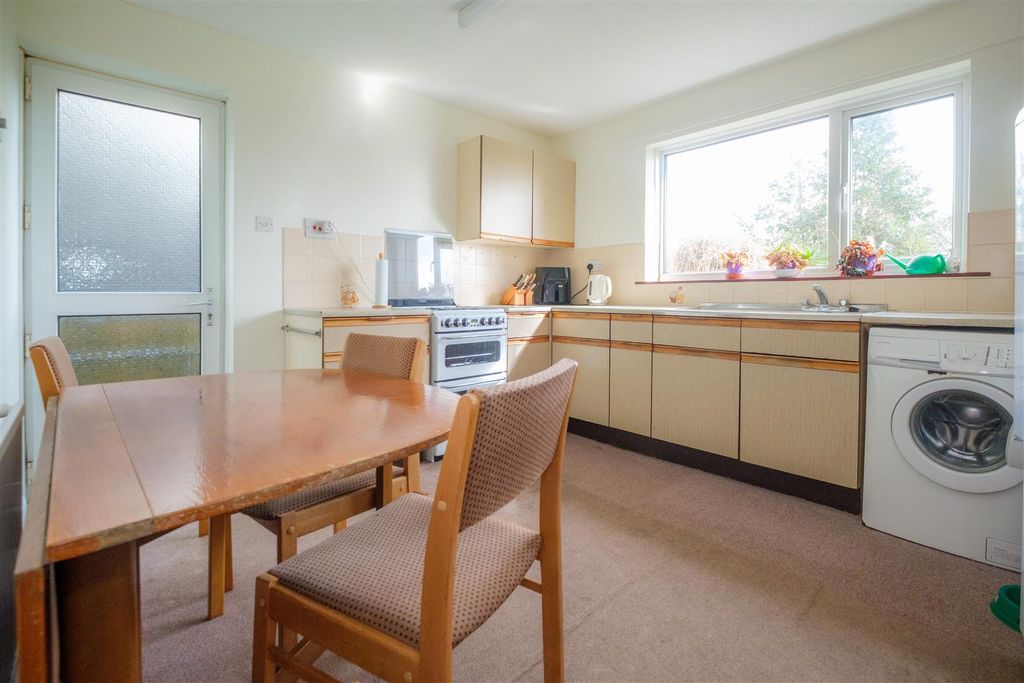 Property photo 2 of 15 Parry 114 Woodgate Road Liskeard-16.Jpg
