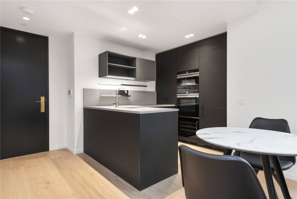 Property photo 2 of 10 Kitchen