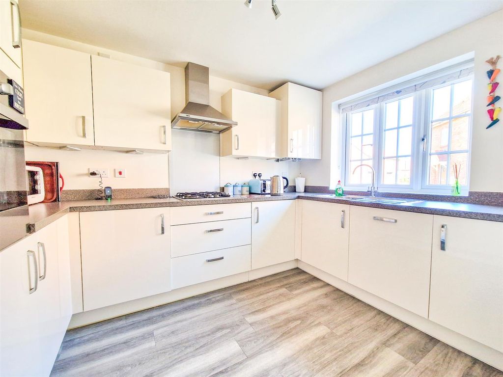 Property photo 3 of 24