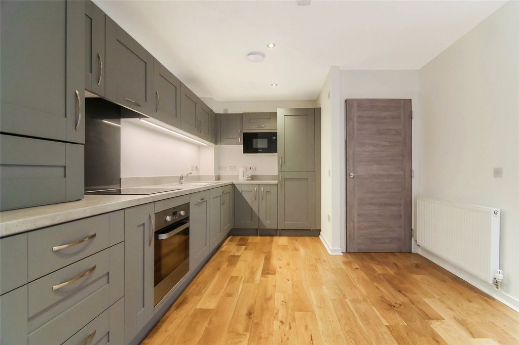 Property photo 3 of 16 Kitchen