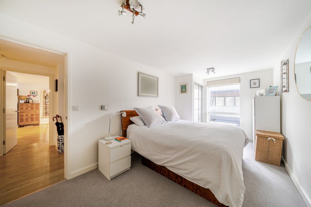 Property photo 2 of 19 Picture No. 27