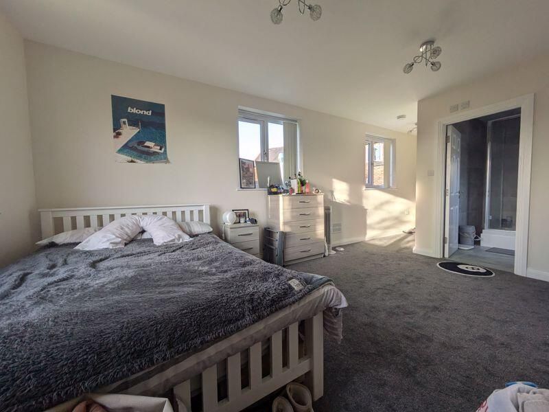 Property photo 2 of 15 Bright, Well-Kept Master Bedroom With A Large Doub...