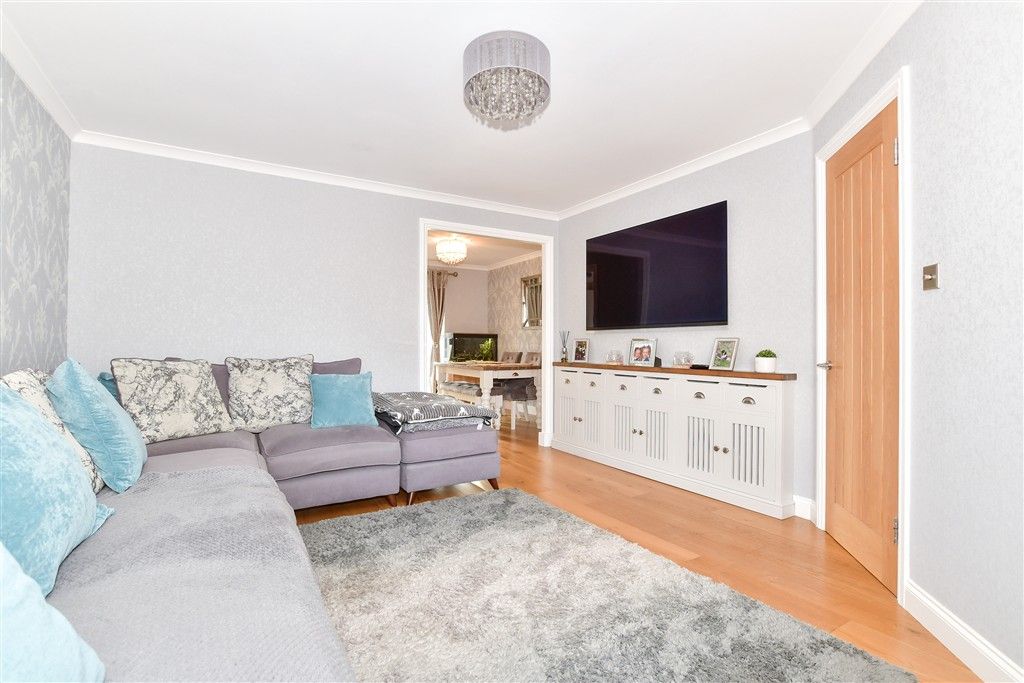 Property photo 3 of 12 Lounge