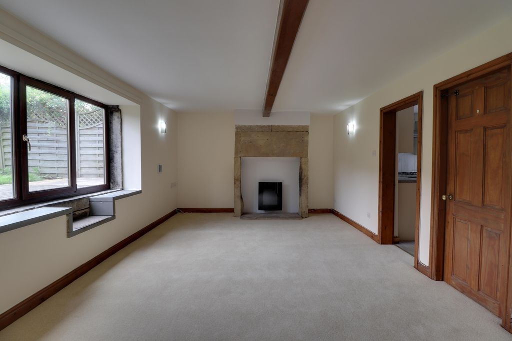 Property photo 2 of 19 Lounge