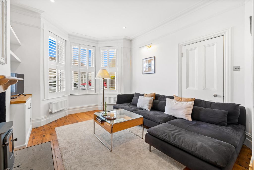 Property photo 2 of 19 Living Room