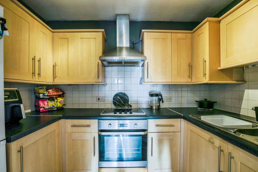 Property photo 3 of 12 Kitchen