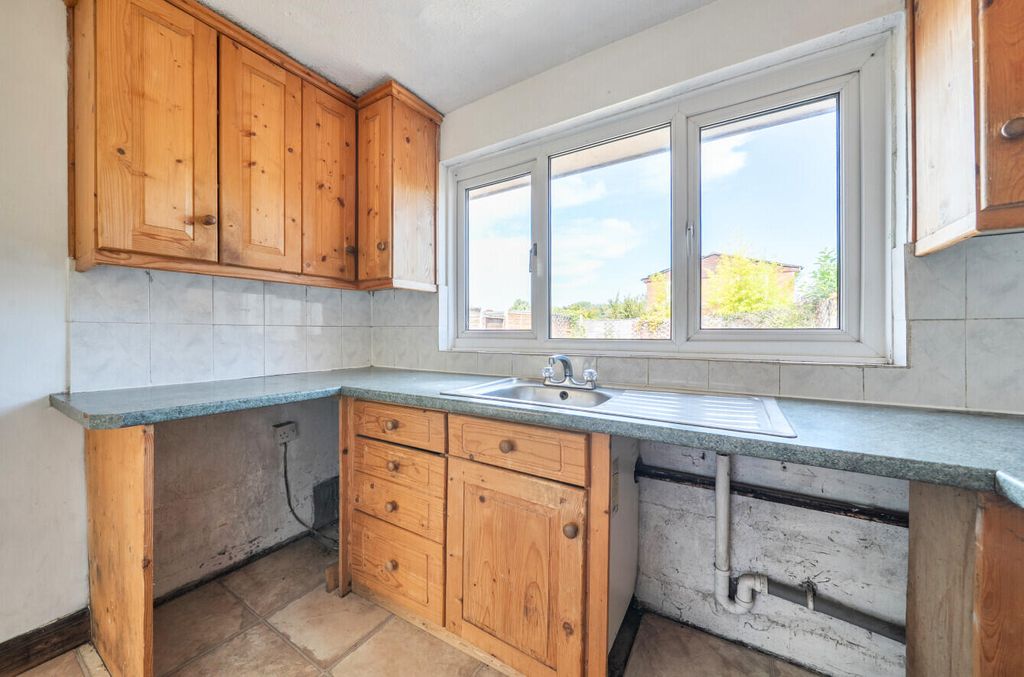 Property photo 3 of 22 Kitchen