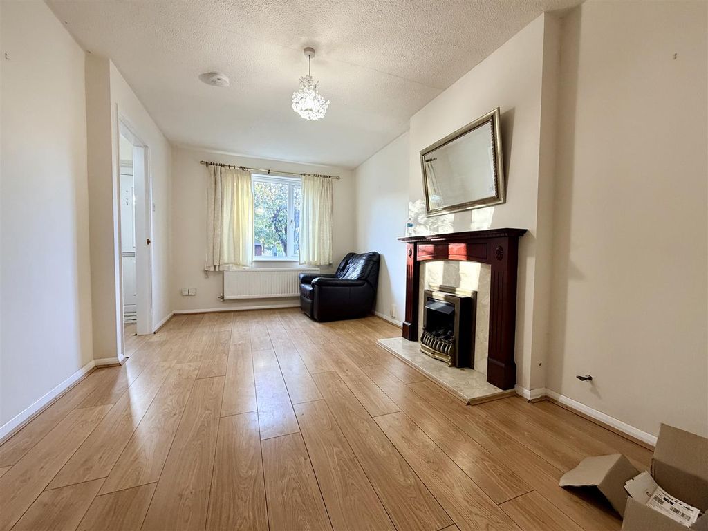 Property photo 2 of 10 Lounge