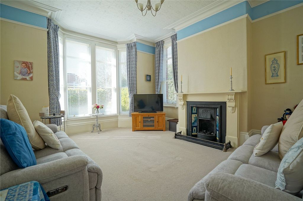 Property photo 2 of 28 Picture No. 14