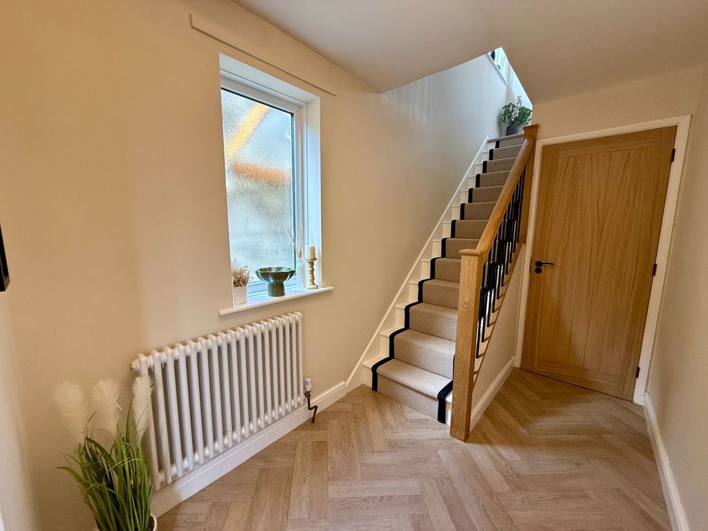 Property photo 3 of 28