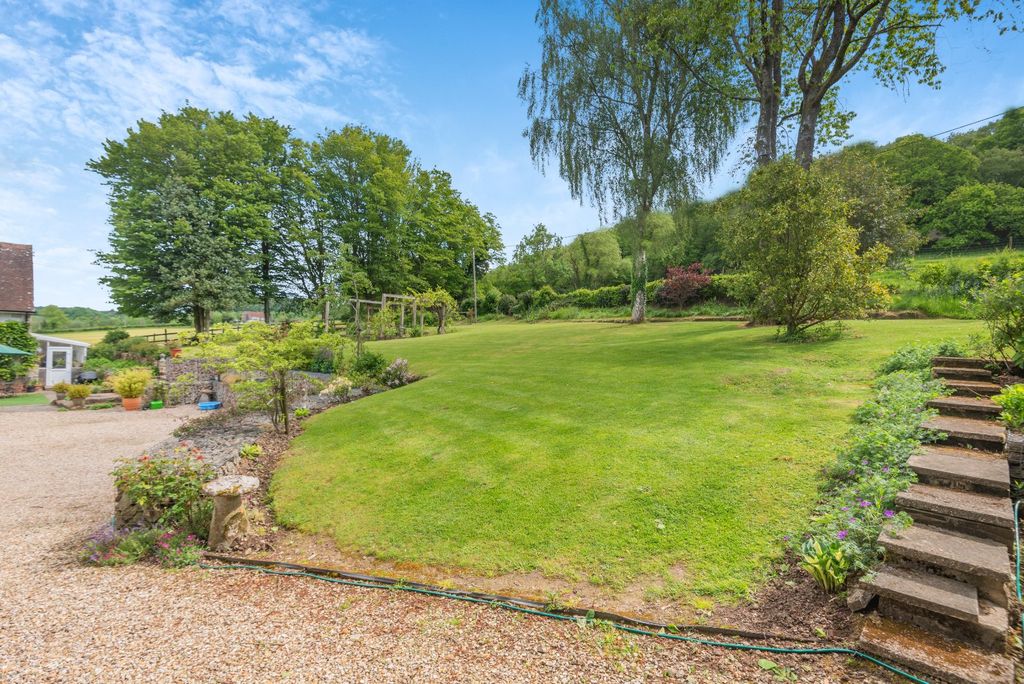 Property photo 3 of 18 Gardens