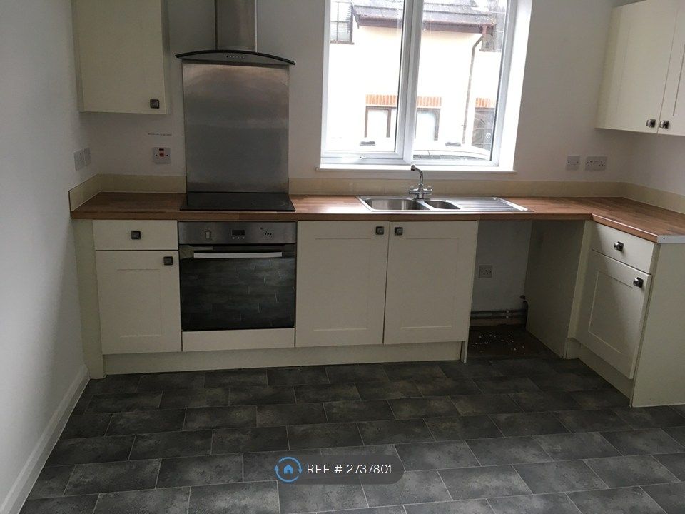 Property photo 2 of 6 Kitchen