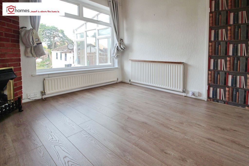 Property photo 3 of 12 Photo 6