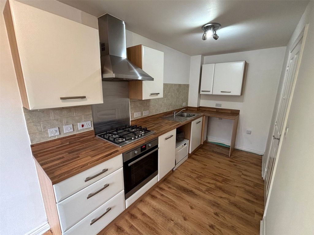 Property photo 2 of 18 Picture No. 11