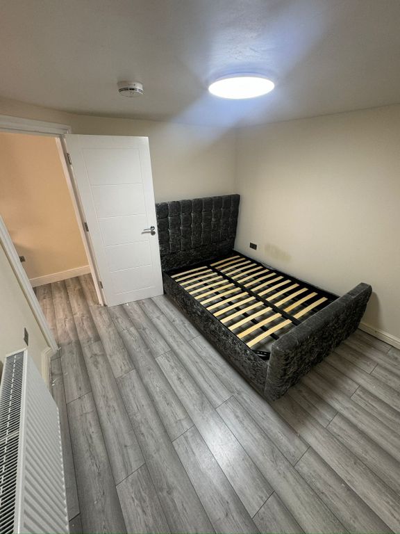 Property photo 1 of 6 2 Bed Town House To Rent Portland Terrace, London Ig1