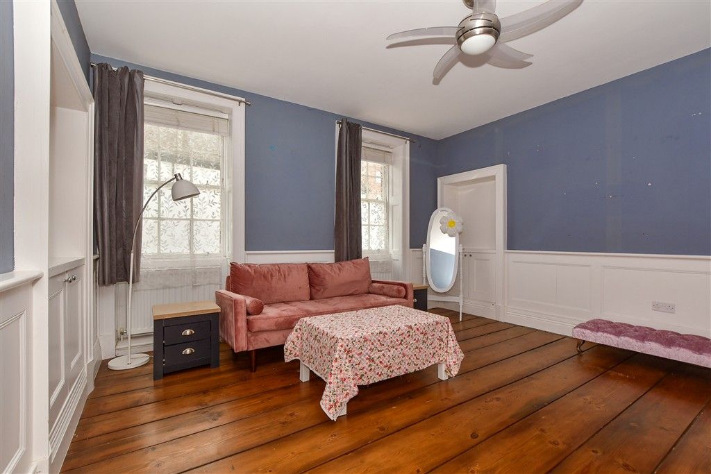 Property photo 1 of 14 Lounge