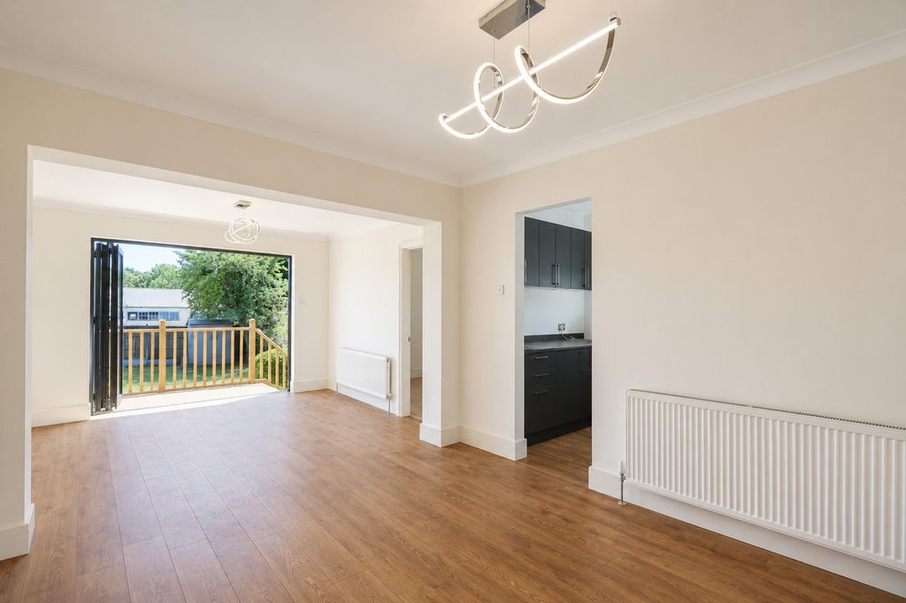 Property photo 2 of 25