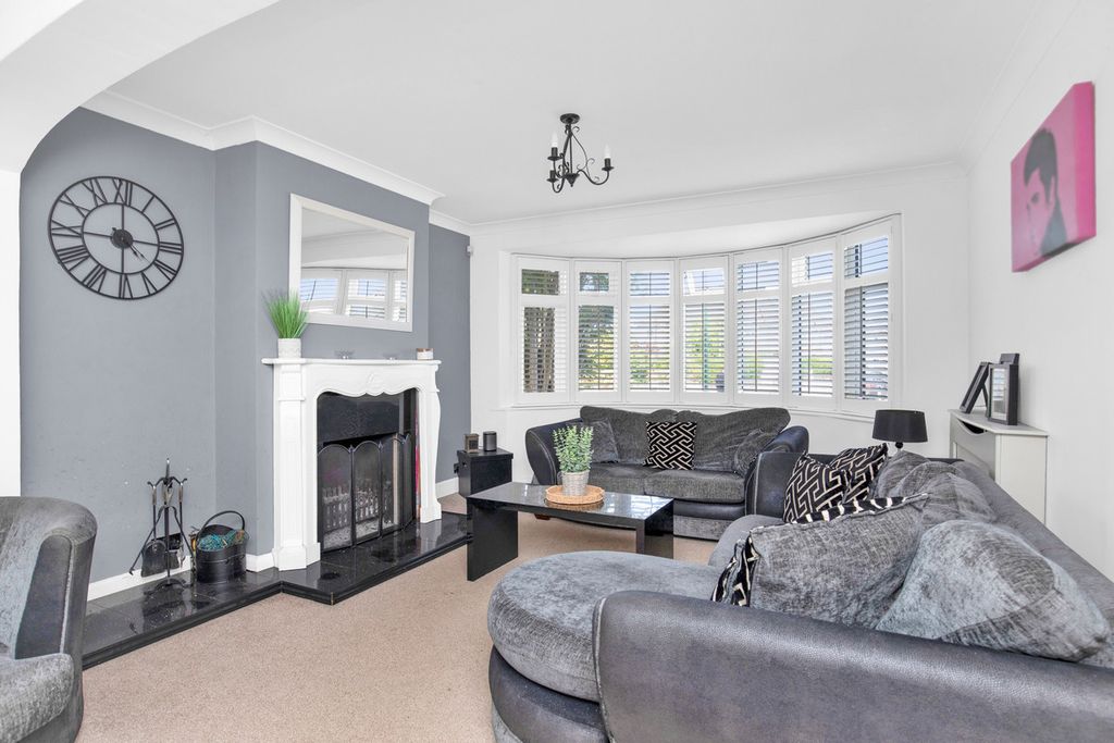 Property photo 2 of 22