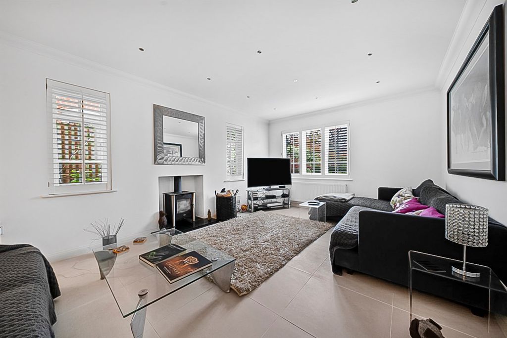 Property photo 2 of 34 Sitting Room