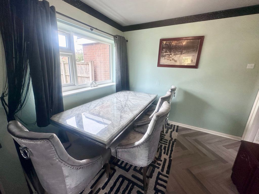 Property photo 3 of 9 Dining Area 2