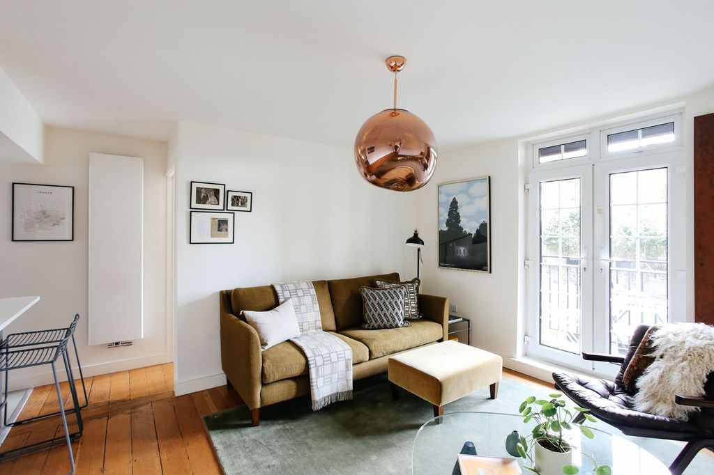 Property photo 2 of 24