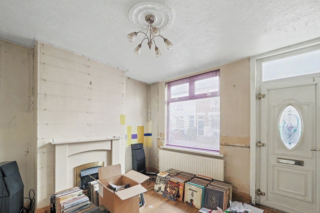 Property photo 2 of 21 127 St Albans Road, Daybrook, Nottinghamshire Ng5 6Gt
