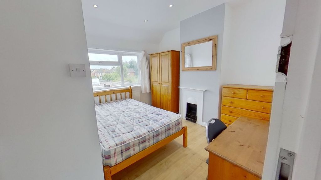 Property photo 3 of 41