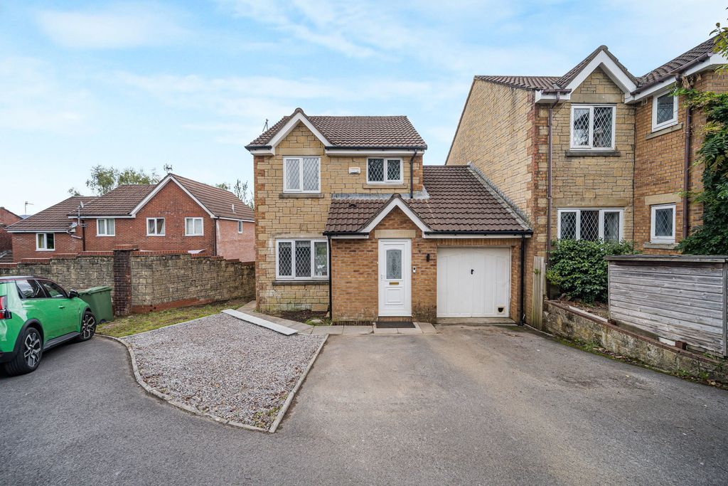 Property photo 3 of 44