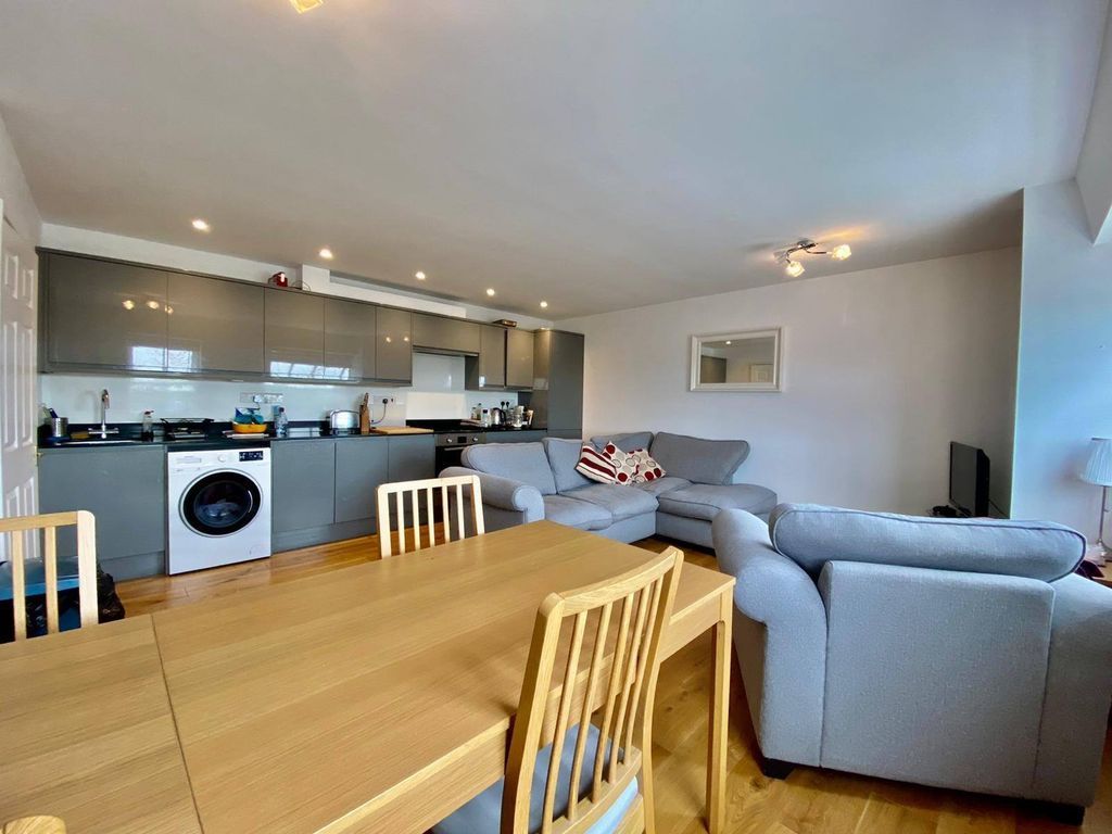 Property photo 3 of 9 Gallery