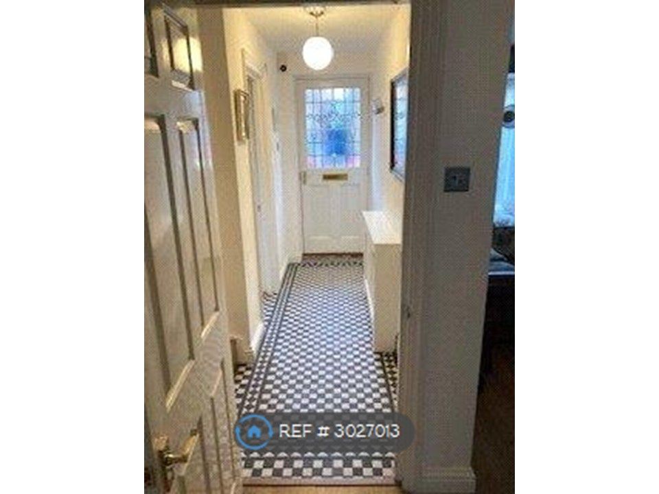 Property photo 3 of 13 Hallway