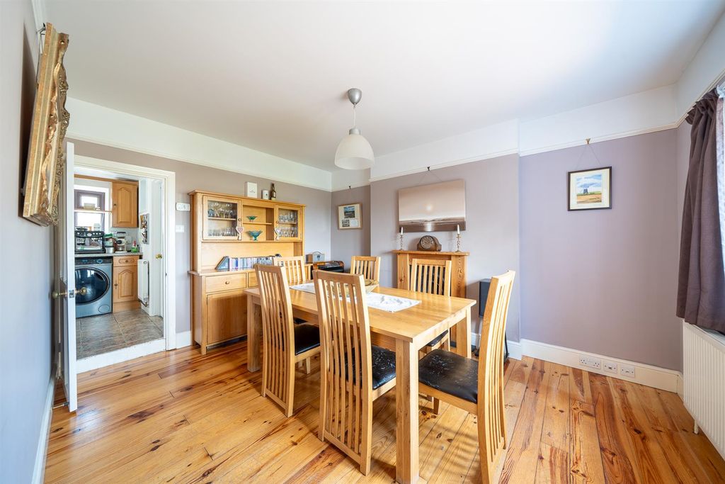 Property photo 3 of 19 Dining Room.Jpg