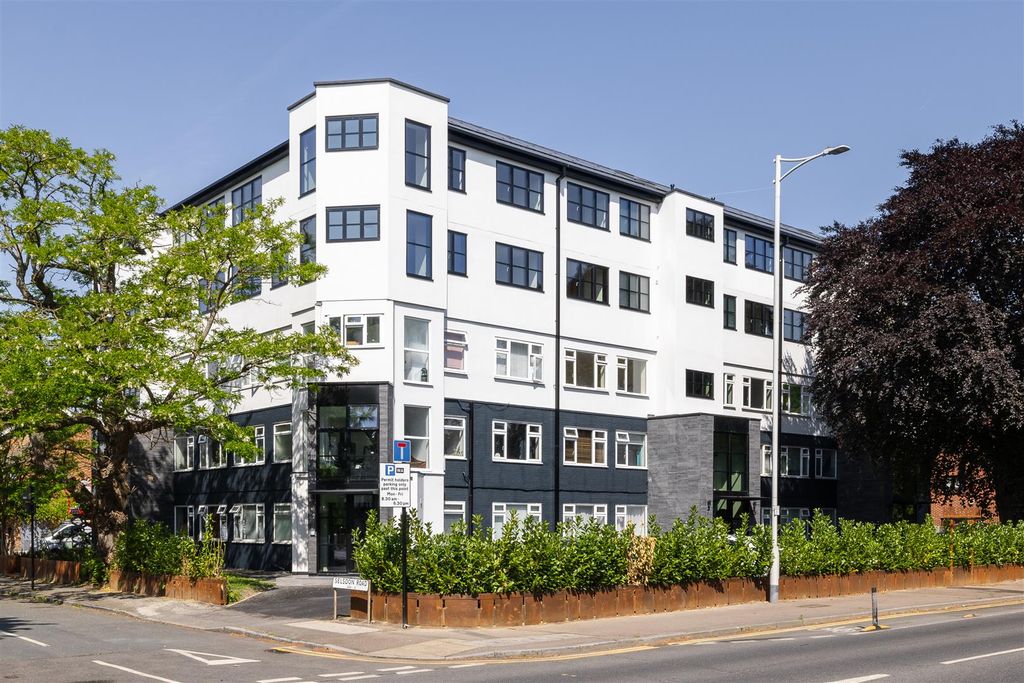Property photo 1 of 32 Harley Court, E11