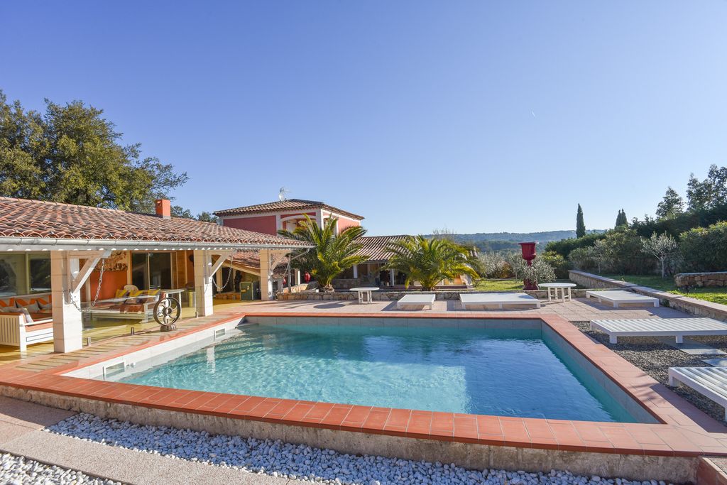 Property photo 2 of 26