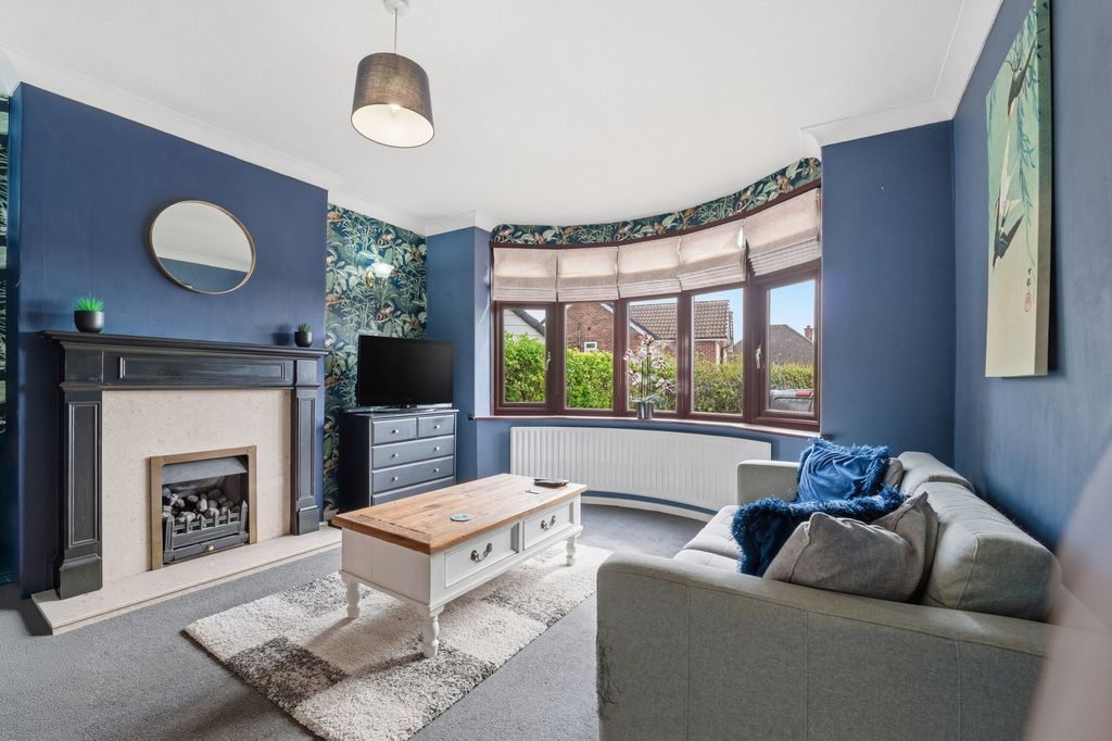 Property photo 2 of 27