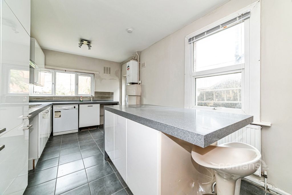 Property photo 3 of 20 Pbox-Img.Jpg