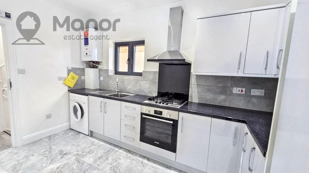 Property photo 2 of 15 Kitchen