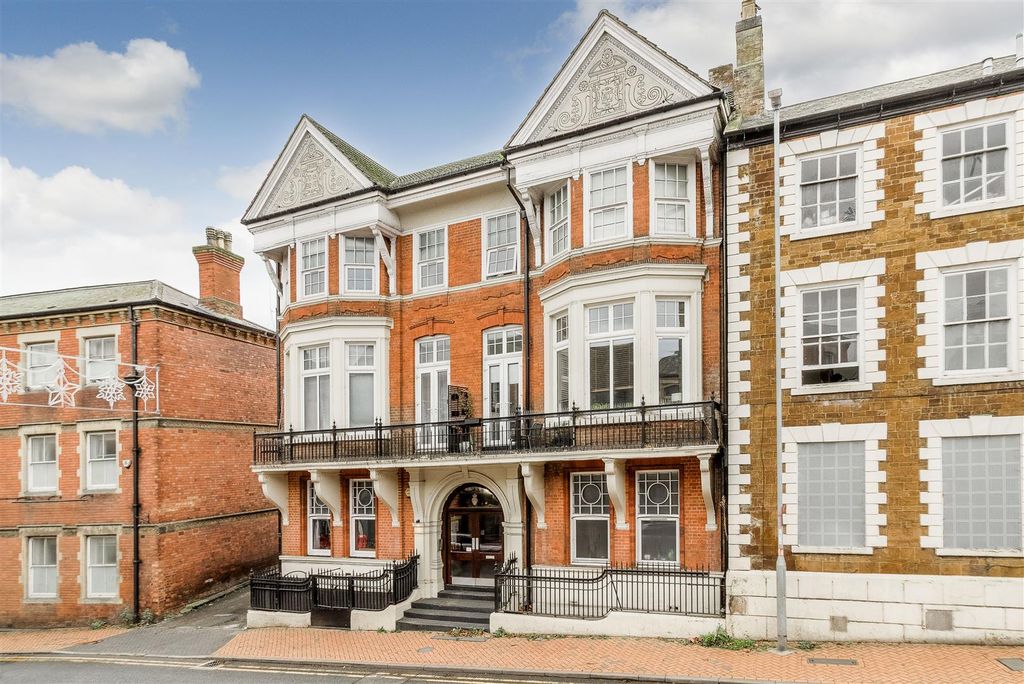 Property photo 1 of 8 Front