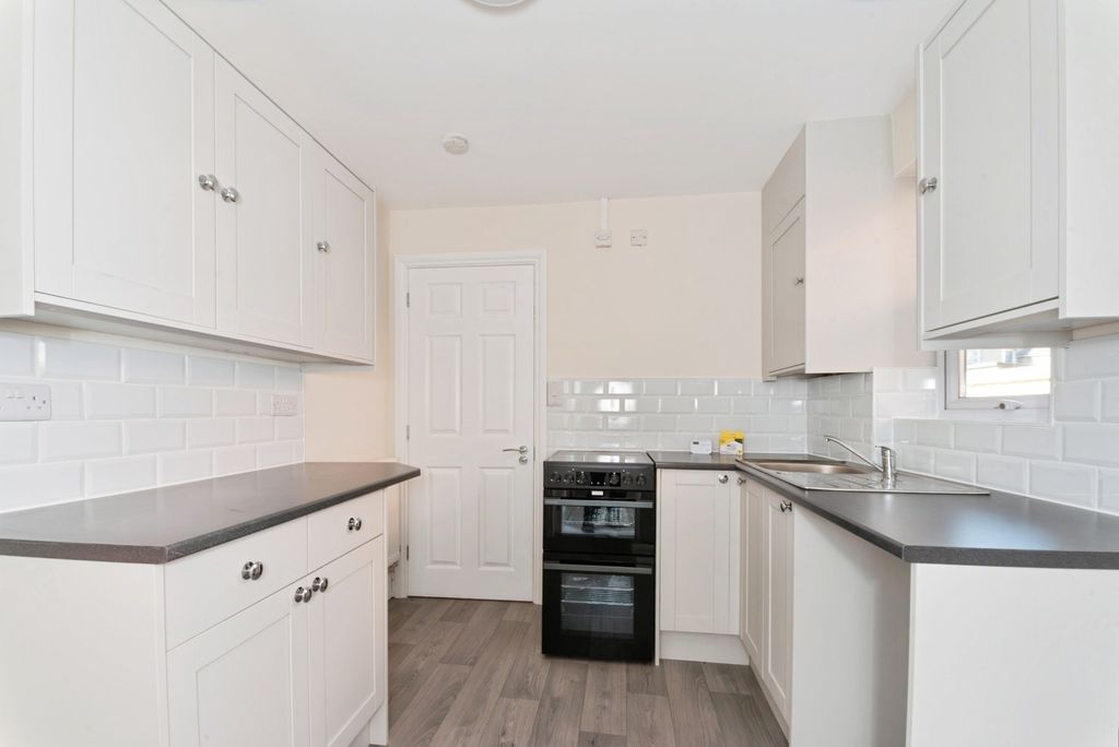 Property photo 2 of 12 Kitchen