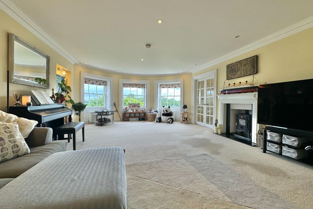 Property photo 3 of 16 Sitting Room