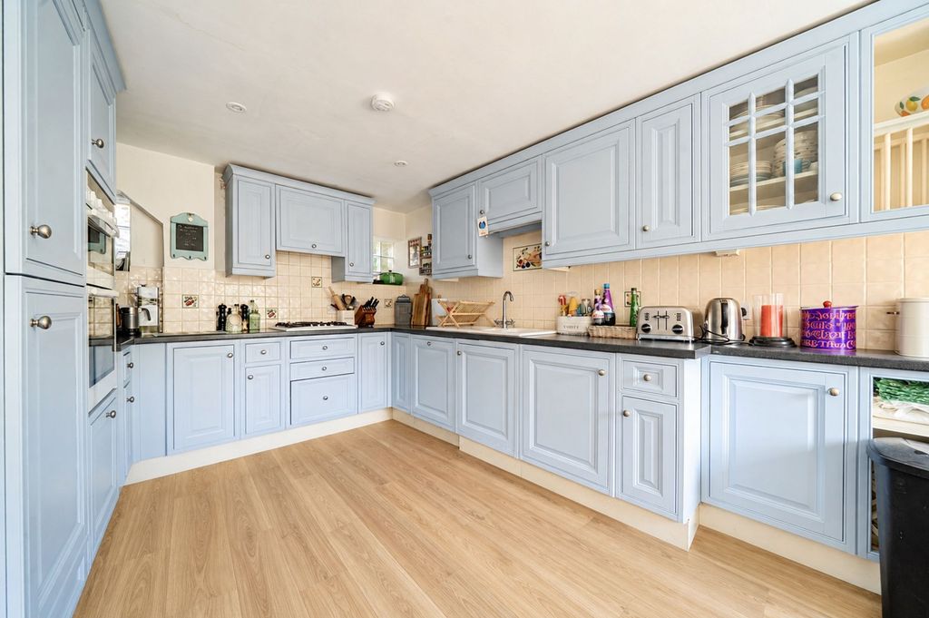 Property photo 2 of 14 Kitchen