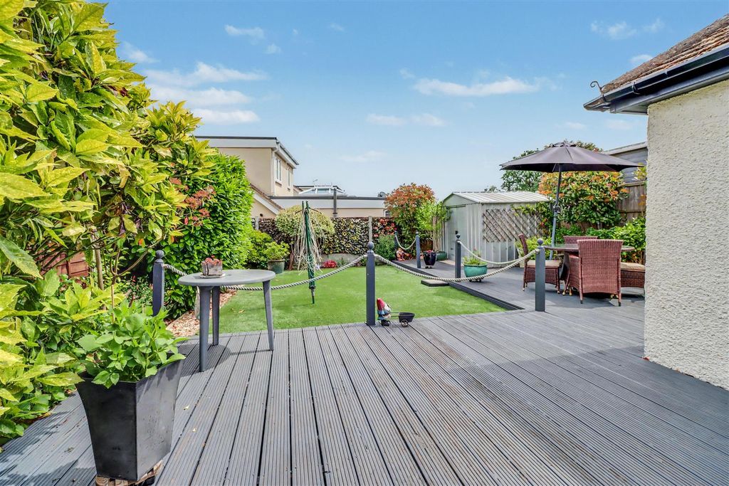 Property photo 2 of 15 42 Castledon Road-12.Jpg