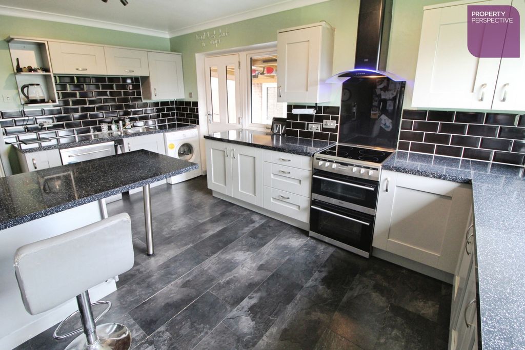Property photo 3 of 12 Breakfast Kitchen