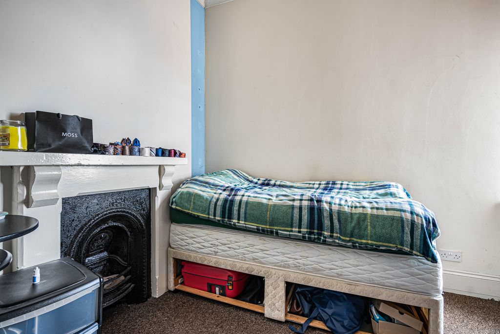 Additional image 9 of 4 bed flat for saleQueen Street, Newton Abbot TQ12