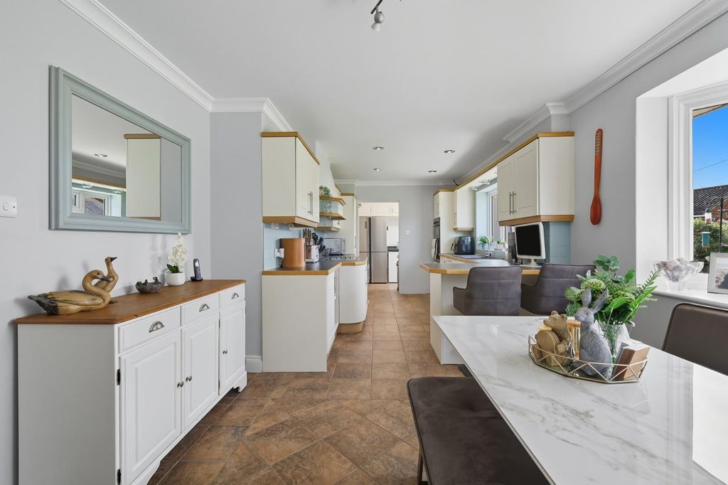 Property photo 3 of 24 Kitchen/Dining Room