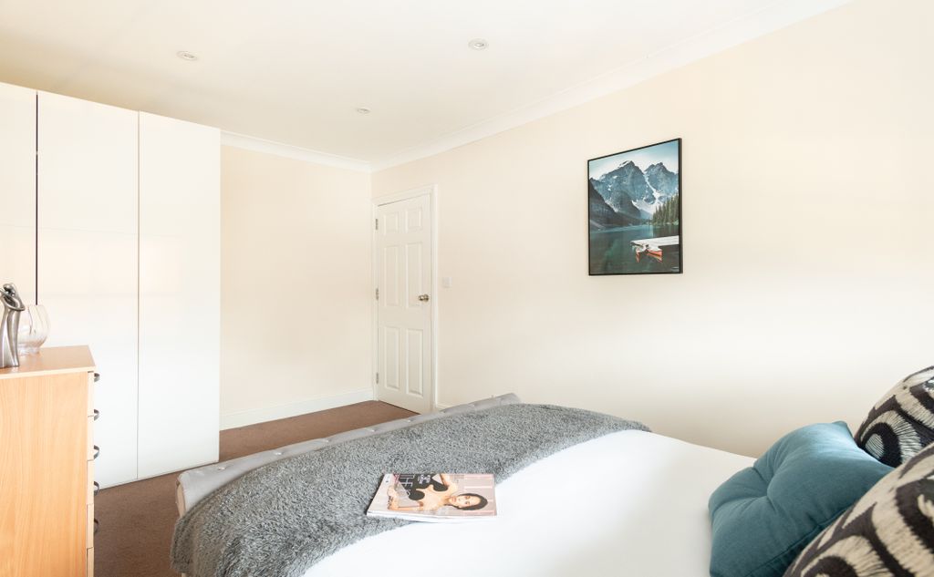 Property photo 3 of 9 Photo 5