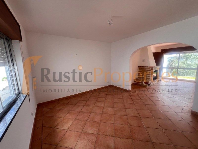 Property photo 3 of 25