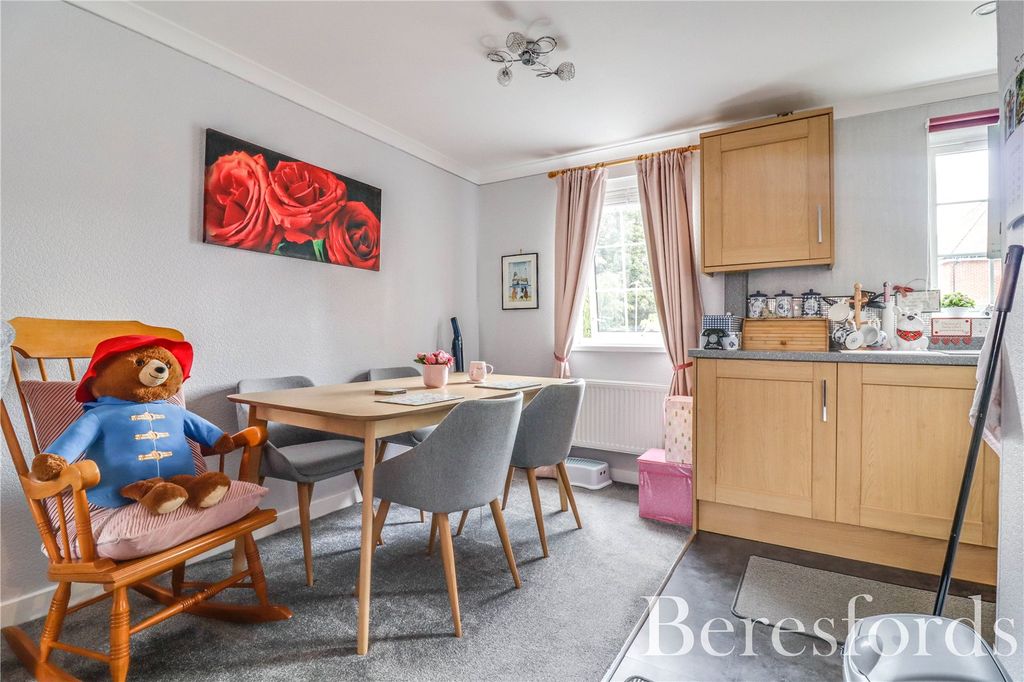 Property photo 3 of 10 4