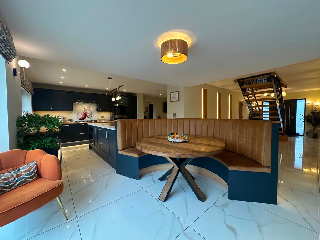 Property photo 3 of 61