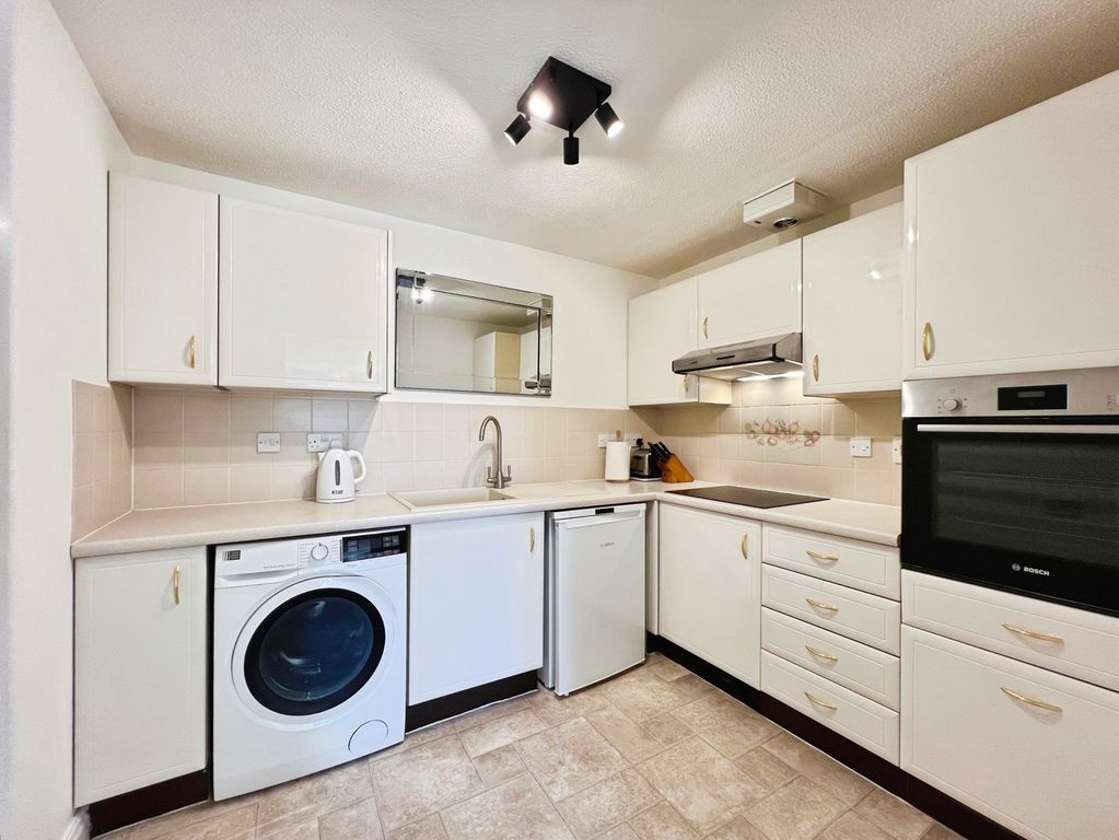 Property photo 3 of 26 Kitchen
