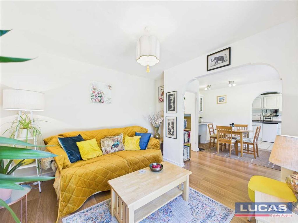 Property photo 2 of 33